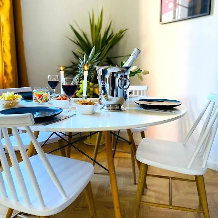 Sea - 2 Bedroom - Kitchen - Wifi - Tramway - Air Conditioner