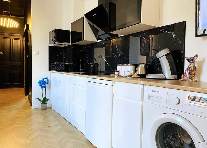 Sea - 2 Bedroom - Kitchen - Wifi - Tramway - Air Conditioner Nice